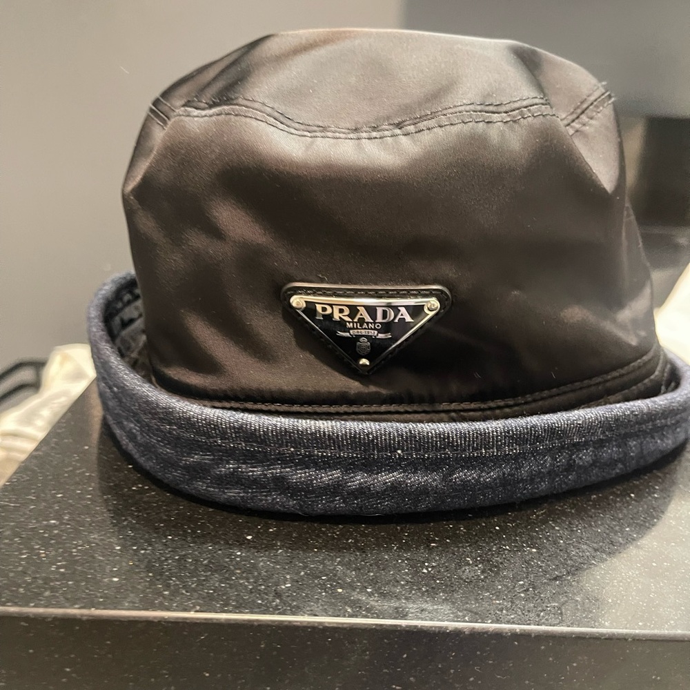 AUTHENTIC PRADA BUCKET HAT sz Small